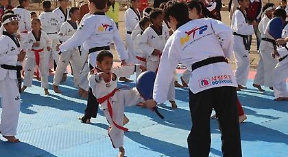 Το ελληνικό ταεκβοντό στο πλευρό των προσφύγων