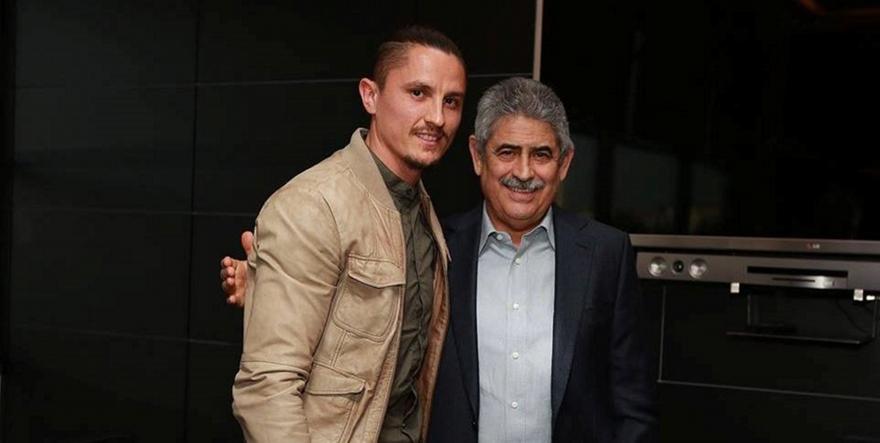 Επέκταση συμβολαίου σε Φέισα η Μπενφίκα