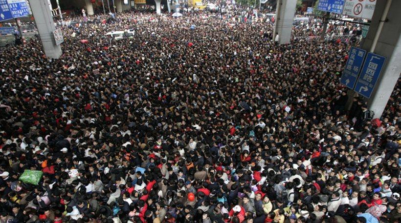 Δεν έχετε ξαναδεί τέτοιες ουρές για τρένο!