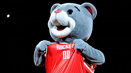 Η μασκότ των Ρόκετς βάζει τα γυαλιά στην... ομάδα