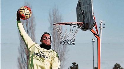 Στη Ρεάλ παίζουν pick n’ roll και ο Ρονάλντο καρφώνει (video)