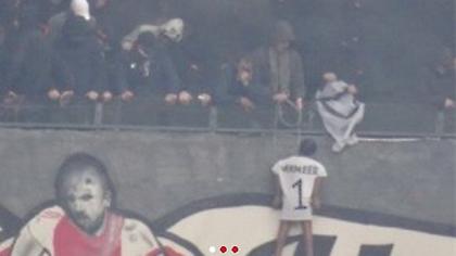 Σοκαριστικό: Κρέμασαν ομοίωμα του γκολκίπερ της Φέγενορντ οπαδοί του Άγιαξ