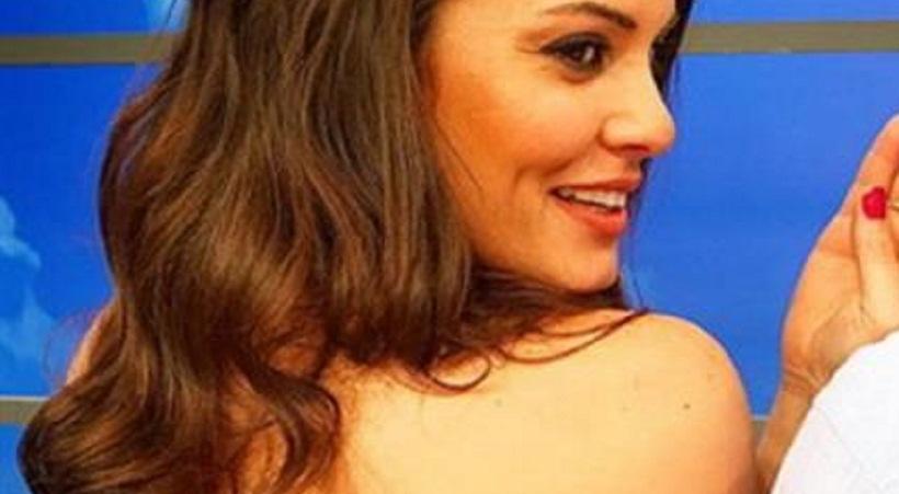 Η γυμνή πλάτη της Μαρίας Κορινθίου προκάλεσε... πανικό! (pic)