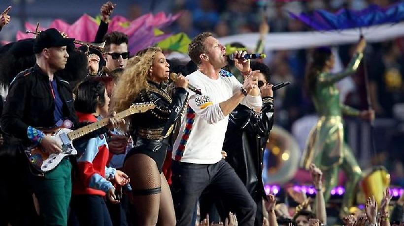 Όλα τα λεφτά, το ημίχρονο του Super Bowl! (pics&video)