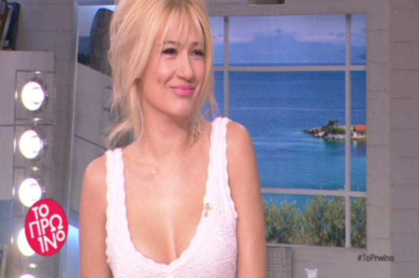 Χρόνια πολλά, Φαίη και πάντα τέτοια… ντεκολτέ! (video)