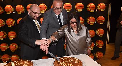 Τους «χρύσωσε» στην κοπή της πίτας ο Λάσκαρης!