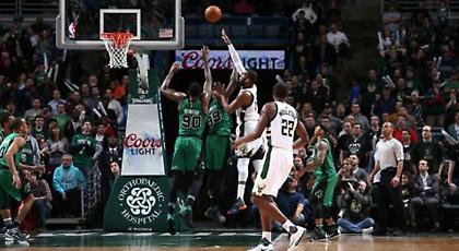 Νίκη στο τέλος για τους Μπακς