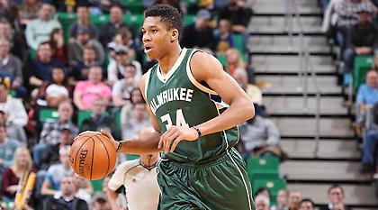 Και κάρφωσε, και τάπωσε, και νίκησε ο Giannis