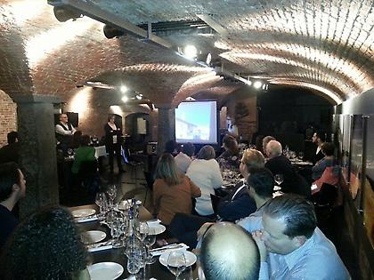 Τα… πίνουν οι Βέλγοι στην προαθωνική χερσόνησο