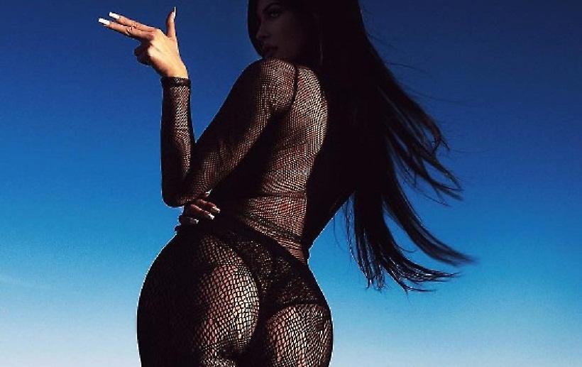 Η Κάιλι Τζένερ πήρε το... όπλο της (pics)