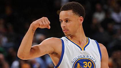 Ο Κάρι ντριπλάρει και προκαλεί... ατυχήματα (video)