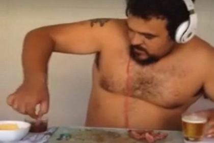 Επικό video: Ο DJ που παίζει με… μεζεκλίκια! (video)