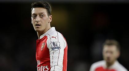 Διαψεύδουν στην Άρσεναλ το «άκυρο» του Εζίλ!