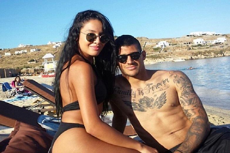 Αγαπάει ο Καρέλης (pic)