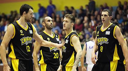 Επιτέλους πέταξε για Αθήνα η ΑΕΚ