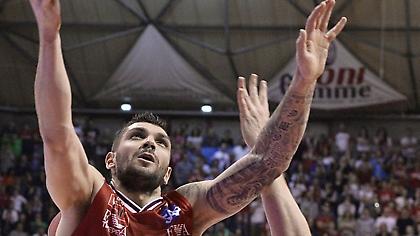 Κορυφή για Αρμάνι στο ντεμπούτο Μπατίστα