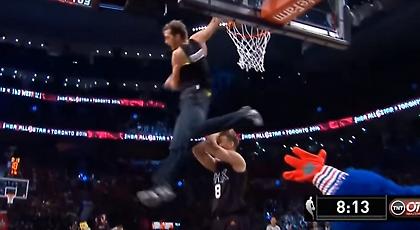 Ο «γήινος» που έβαλε τα γυαλιά στους ΝΒΑερ με το κάρφωμά του (video)