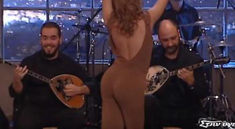 Η σέξι Τραϊάνα δεν χορεύει μόνο... τσιφτετέλι (pics)