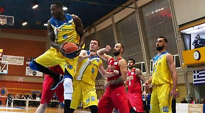 Απίστευτο κάρφωμα στο πρόσωπο του Πρίντεζη! (video)