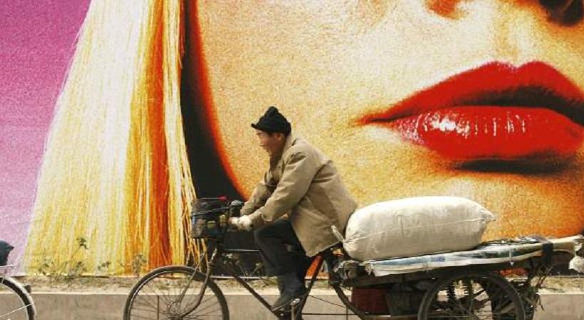 Ερευνα: Οι πλούσιοι γίνονται πλουσιότεροι και οι υπόλοιποι λιγότερο ευτυχισμένοι