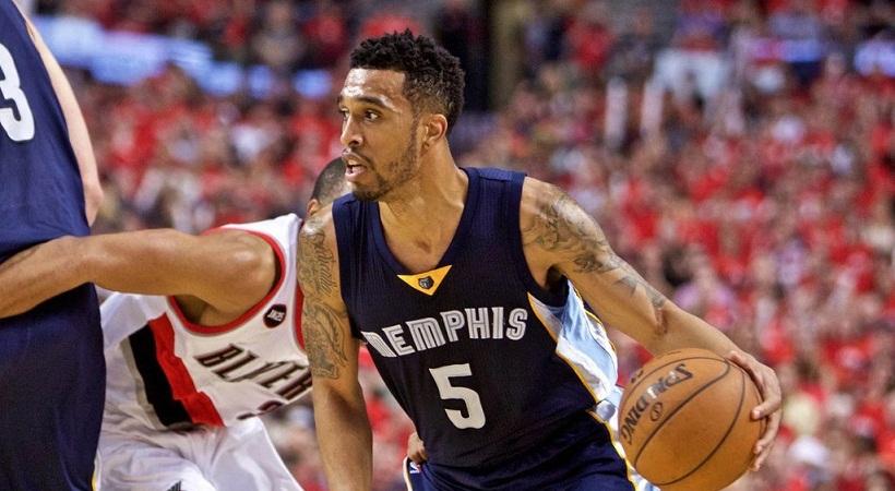 Από τους Γκρίζλις στους Χόρνετς ο Κόρτνεϊ Λι!