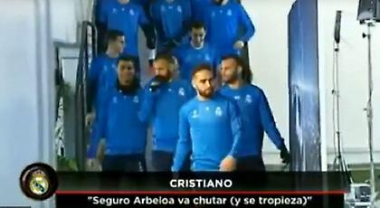 Ο Ρονάλντο και οι συμπαίκτες του κοροϊδεύουν το πέναλτι-πάσα του Μέσι (video)