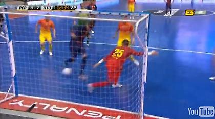 Πριν τον Μέσι, ο Πικέ είχε κάνει πάσα σε πέναλτι (video)
