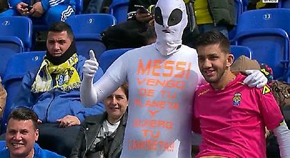 Εξωγήινος… θέλει τη φανέλα του Μέσι (pic)