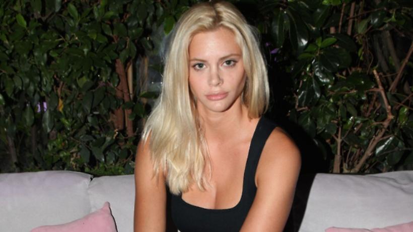 Το καυτό μίνι της Ρίας Αντωνίου (pics)