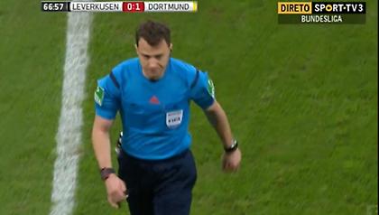 Απίστευτο: Παράτησε τους παίκτες κι έφυγε ο διαιτητής στο Λεβερκούζεν-Ντόρτμουντ! (pics/video)