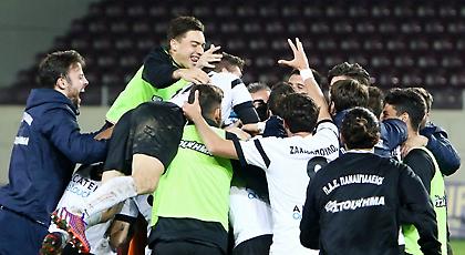 Τρελό γλέντι στα αποδυτήρια του Παναιγιάλειου! (video)