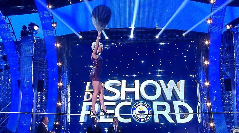 Απίστευτο βίντεο: Ρωσίδα έκανε παγκόσμιο ρεκόρ ισορροπίας φορώντας... 12ποντες γόβες