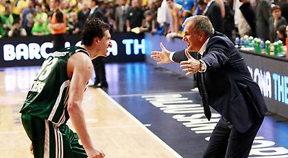 Η φοβερή αγκαλιά Διαμαντίδη –Ομπράντοβιτς (pic)