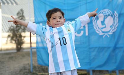 Το ξεχωριστό δώρο του Μέσι στον πιτσιρικά με την «εμφάνιση – σακούλα»