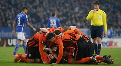 Πάρτι μέσα στο σπίτι τους