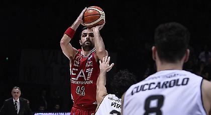 Με… 100 στην κορυφή η Αρμάνι