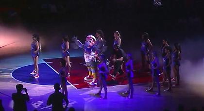 Η νέα μασκότ και ο «τρελός» ιδιοκτήτης των Κλίπερς