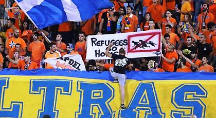 Κοινωνική εργασία και αποκλεισμός απ’ τα γήπεδα σε Κύπριο οπαδό για ρατσιστικό πανό