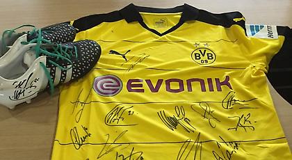 Ο Sokratis και οι φίλοι του στο πλευρό του Παύλου