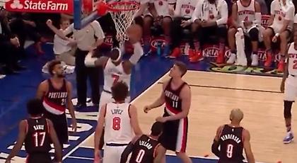 Πήγε για κάρφωμα και «σαβουριάστηκε» ο Καρμέλο!