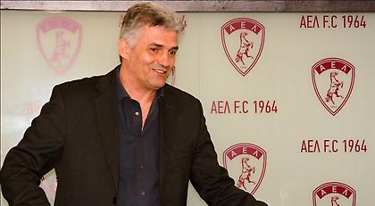 Τσιώλης: «Αυτονόητο φαβορί ο Ολυμπιακός»