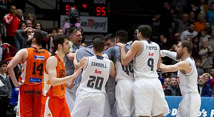 Οι... προπομποί του Γιουλ (video)