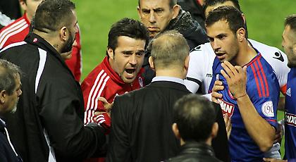 Χαμός και στη συνέντευξη Τύπου στην Τούμπα: Αποχώρησε ο Σίλβα, ένταση με Καραπαπά!