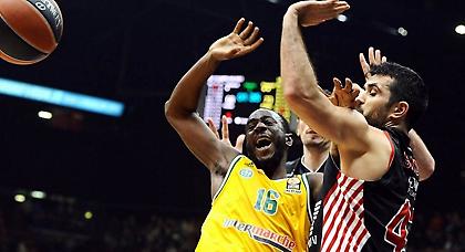 Με το ζόρι η Αρμάνι