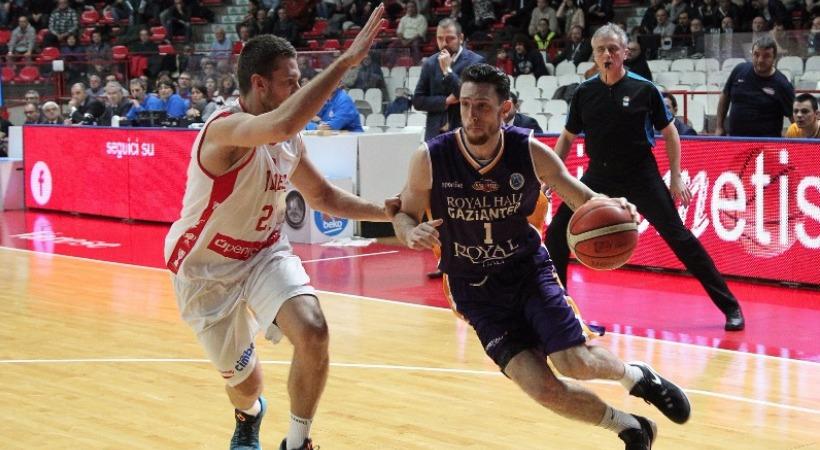 Στην οκτάδα Βαρέζε, Σαλόν, Τσιμπόνα, Χίμικ