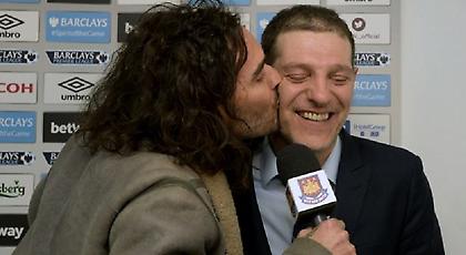 Το φιλί του Ράσελ Μπραντ στο Μπίλιτς