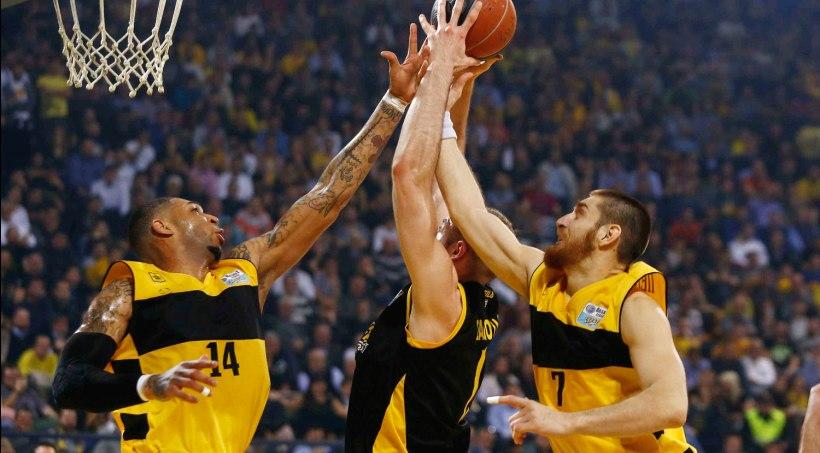 «Παίζεται» του Πελεκάνου