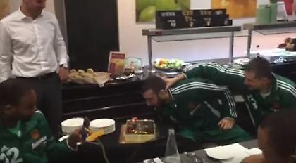 Η τούρτα-έκπληξη στον Γιάνκοβιτς (video)