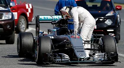 Πρωτιά για Φέτελ, «έμεινε» ο Χάμιλτον