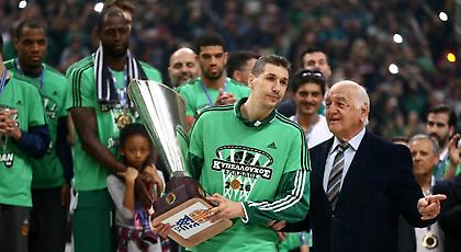 Διαμαντίδης: «Δεν σκέφτομαι ότι σταματάω»